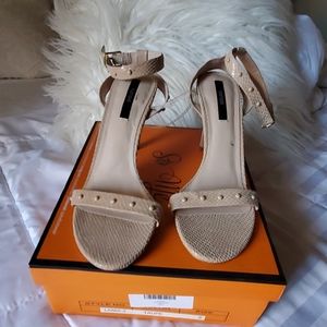 Biege/Tan strappy sandal/shoe Kensie Brand